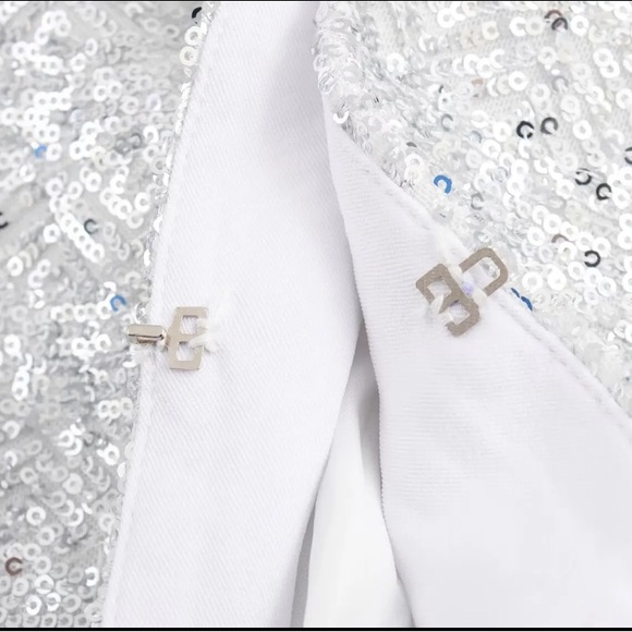 🎉New 2024 Silver Sparkle shorts set features a V-neck sequin blazer and shorts - Picture 6 of 16